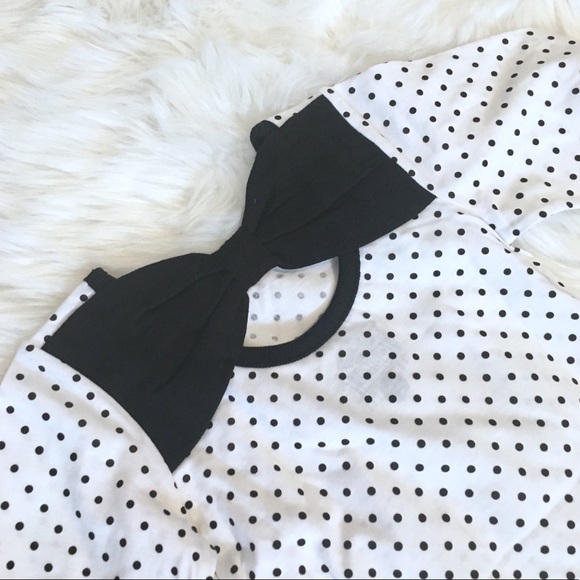 NWT back🎀 detail polka dot onesie - Picture 3 of 5